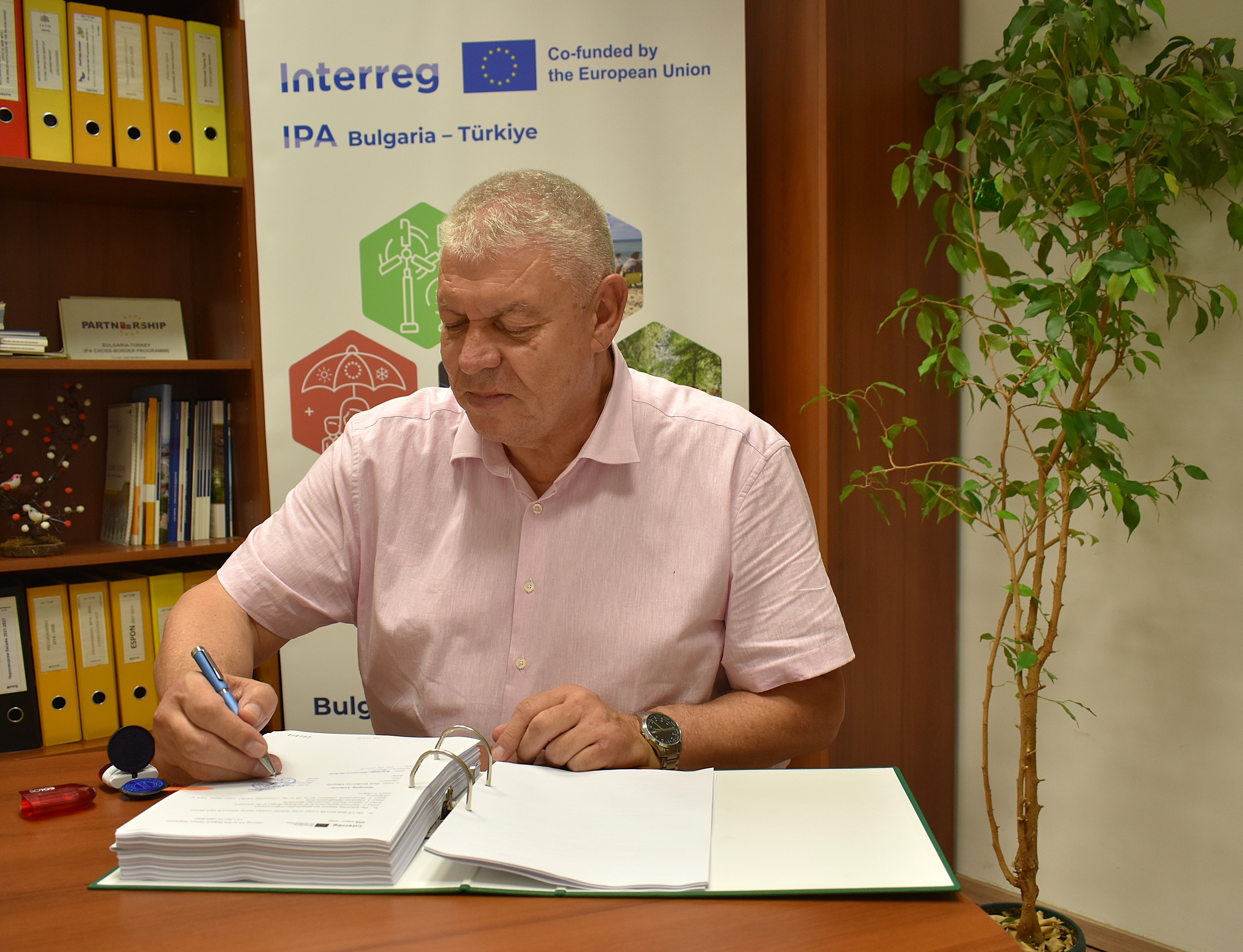 ENPORT STRANDJA hibe sözleşmesinin imzalanması